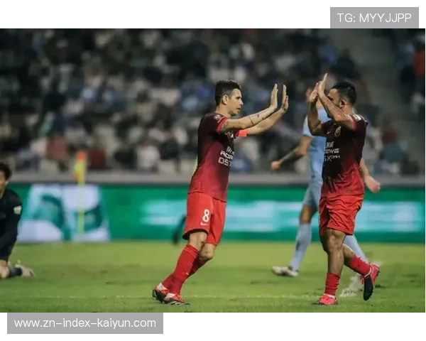 海港更衣室欢庆夺冠在即 穆斯卡特称赞弟子展现冠军风范